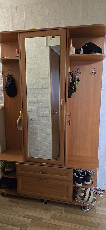 Мебельные гарнитуры: Прихожая модульная из ЛДСП под дерево (тёплый орех). Компактный — 1