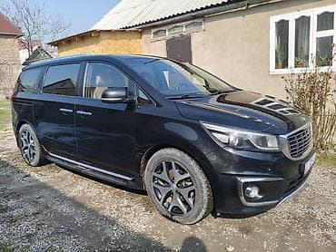 2017: Kia Carnival: 2017 г., Минивэн — 3
