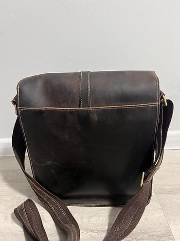 стил: Кожаная сумка-мессенджер через плечо, темно-коричневая ручная работа — 4