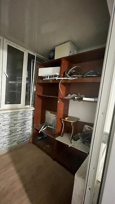 2 room flat: Сдаётся 3х комнатная квартира в районе таатан. - Площадь: вытянутая — 6
