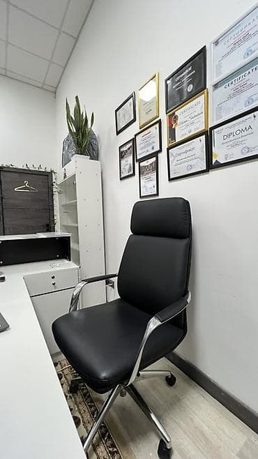 продам офисное кресло: Офисное кресло, С колесиками, цвет - Черный, Экокожа — 3