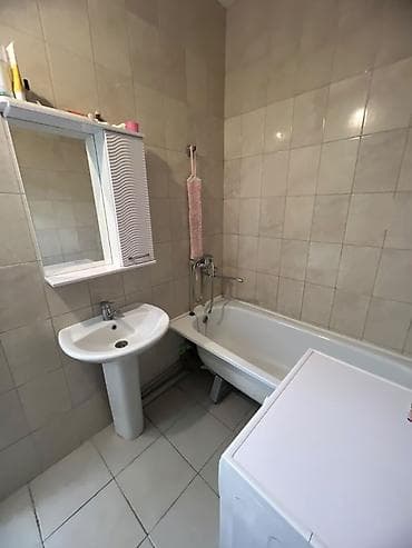 1 комната, 44 м², 12 мкр 106 серия улучшенная, 7 этаж — 6