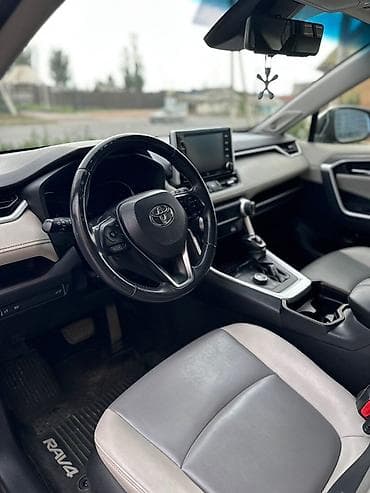 Toyota: Toyota RAV4: 2019 г., Кроссовер — 3