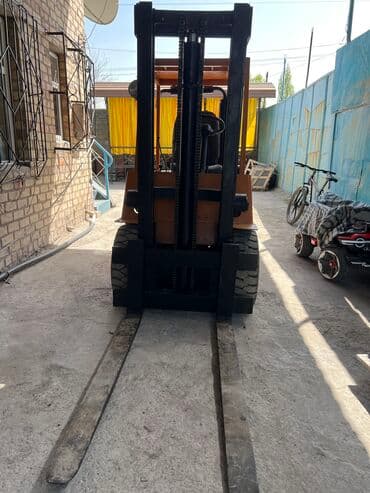 покрышка на погрузчик цена: Погрузчик, 1993 г., Колесный, Вилочный — 3