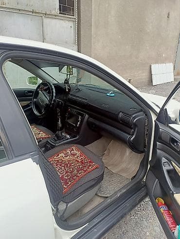 серый gac aion s: Audi A4: 1995 г., 1.6 л, Механика, Бензин, Седан — 6