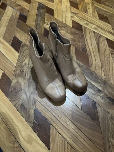 Ботинки и ботильоны: Женские демисезонные ботильоны – 2 пары Цена 800 каждая 1) Пара 1 — 5