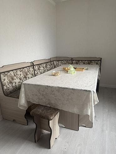 буу спальные гарнитуры: Кухонный уголок с обеденным столом и двумя табуретами. Комплектация — 2