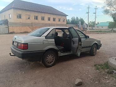 авто вит: Volkswagen Passat: 1990 г., Седан — 2