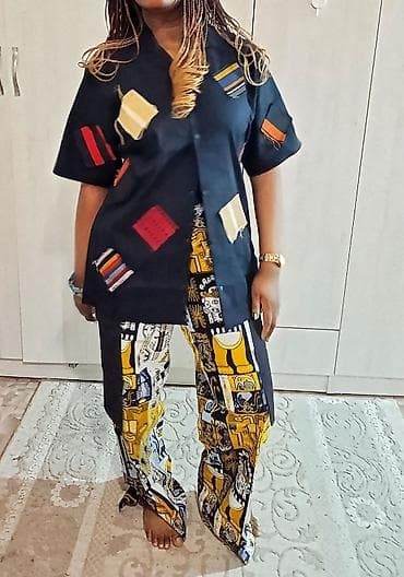 спес форма: Комплект из рубашки и брюк с графичным принтом. - Рубашка свободного — 1