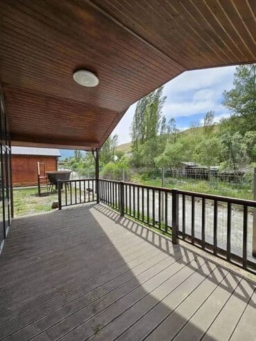 участок или времянка алтын ордо по ул анкара ж м алтын ордо по ул горького: Дача находится в селе Беш кунгой. В доме 2 спальни, гостиная, комната — 8