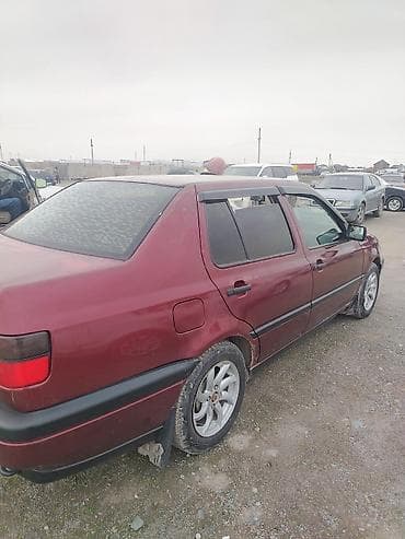 Volkswagen: Volkswagen Vento: 1993 г., 1.8 л, Механика, Бензин, Седан — 1