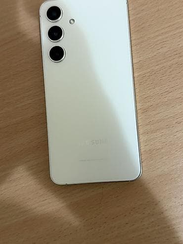 продам телефон самсунг: Samsung Galaxy S24, Б/у, 256 ГБ, цвет - Бежевый, 1 SIM, eSIM — 2