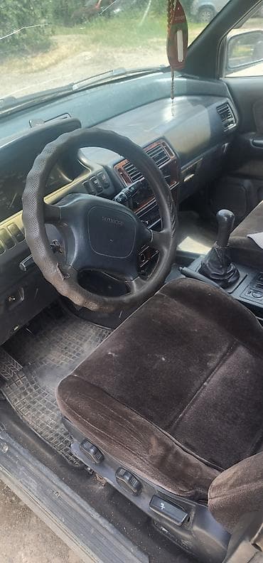граната на хонда стрим: Hyundai Santamo: 1996 г., 2 л, Механика, Газ, Минивэн — 5