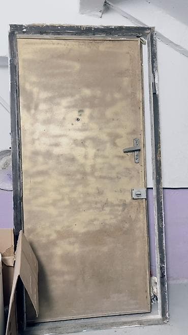 двери меж: Металлическая входная дверь с коробкой - Материал: сталь. - — 1