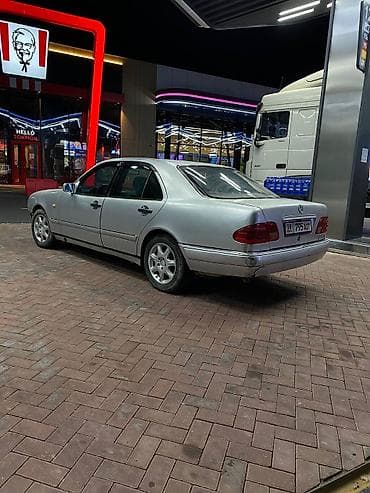 honda e: Mercedes-Benz E-Class: 1995 г., 2.2 л, Механика, Бензин, Седан — 3