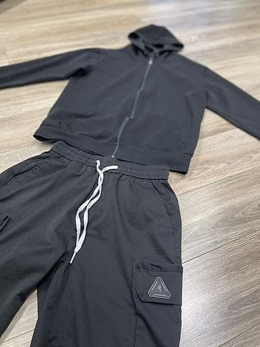 soft shell: Спортивный комплект: худи на молнии + карго-шорты, цвет черный. Худи — 3