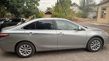 byd e2 2022: Toyota Camry: 2017 г., Гибрид — 1