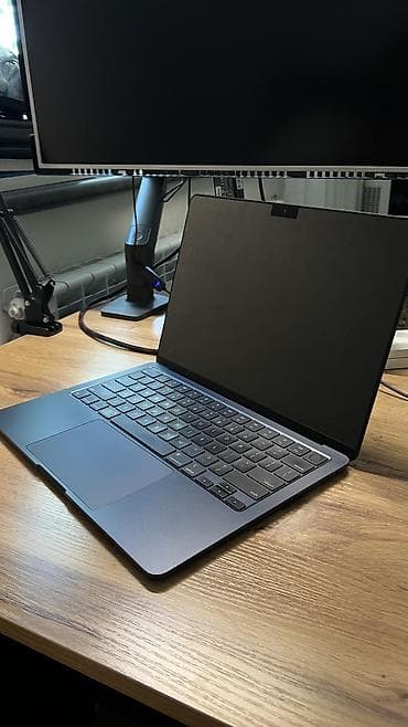 macbook 2012 pro: MacBook Air m2
Цвет: темно-синий. 
Циклов: 325
АКБ: 93% — 1