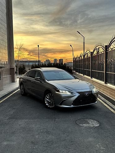 Lexus ES: 2019 г., 2.5 л, Вариатор, Гибрид, Седан