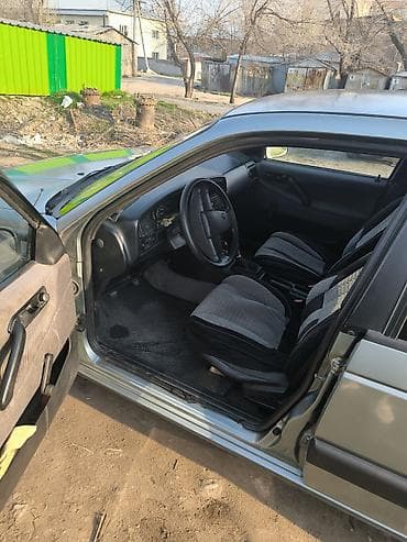 Продажа авто: Volkswagen Passat: 1988 г., Седан — 5