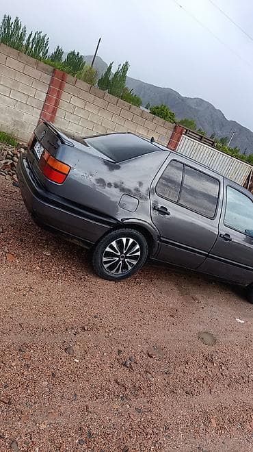 volkswagen polo 2018: Volkswagen Vento: 1992 г., 1.8 л, Механика, Бензин, Седан — 4