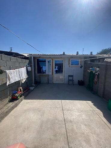 продаю дом с мебелью: Дом с двором - Отдельностоящий одноэтажный дом с закрытым внутренним — 3