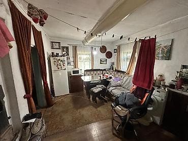 медеров: 📍ул. Осмонкулова 🔘3-комнаты 🔘28,3м² Продаю одноэтажный саманный дом — 3