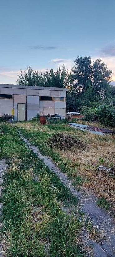 Дома: Продаётся участок с домом. Новопокровка. участок правильной формы — 5