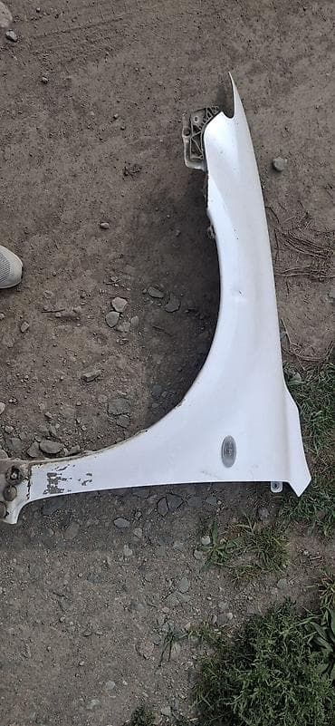 Крыло Переднее правое Mazda