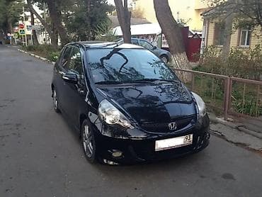 Honda Fit: 2008 г., 1.3 л, Механика, Бензин, Хэтчбэк