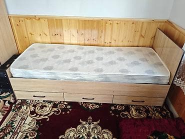 кровать с ящиком: Односпальная кровать с выкатными ящиками и матрасом. - Размер — 1