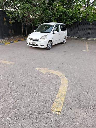 dodge caravan: Toyota Funcargo: 2003 г., 1.3 л, Автомат, Бензин, Минивэн — 2