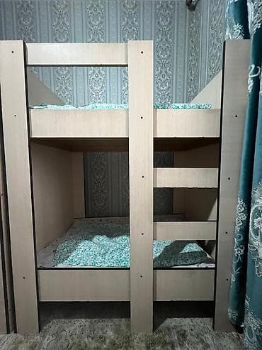 Двухъярусные кровати: Двухъярусная кровать из ЛДСП в светлом древесном оттенке. - — 1