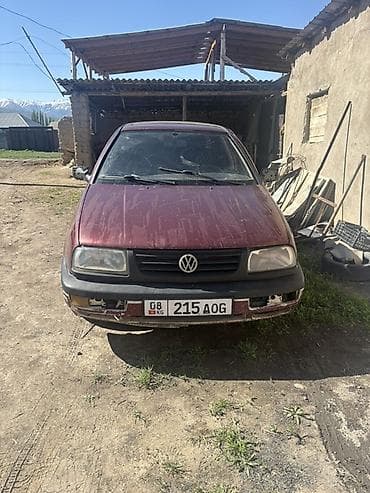 обшивка дверных карт: Volkswagen Vento (седан), бордовый цвет. Характеристики и — 3