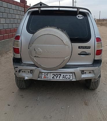 сокулук авто: Chevrolet Niva: 2005 г., Кол менен иштөөчү, Бензин, Жол тандабас — 3