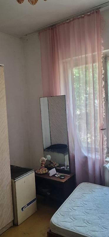 продаю спальный гарнитур бишкек: Здаю комнату с подселением Состав: - Две односпальные кровати с — 2