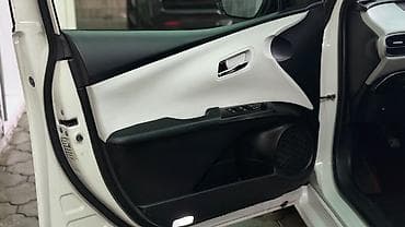 highlander 2012: Toyota Prius: 2017 г., 1.8 л, Вариатор, Гибрид, Седан — 8
