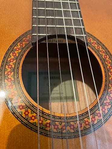 Гитаралар: Классическая электроакустическая гитара Yamaha с нейлоновыми струнами — 3