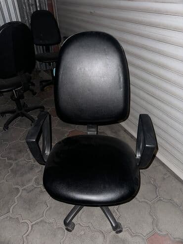 кресло компьютерная: Продаются офисные стулья, осталось 2 штуки. Есть еще на которых — 1