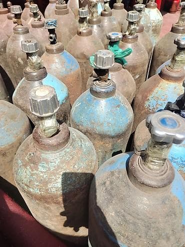 Партия промышленных газовых баллонов, предназначенных для хранения и