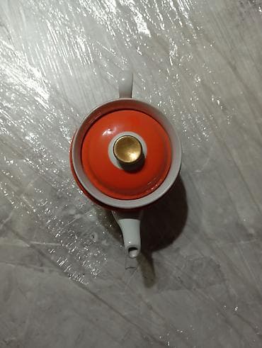fire maple: Фарфоровый чайник с крышкой в ярком ретро-оформлении. Корпус выполнен — 2