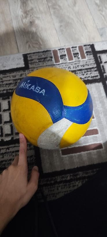 мяч бу: Продаю мячи.1 мяч лч 24 в отличном состоянии играл несколько раз цена — 3
