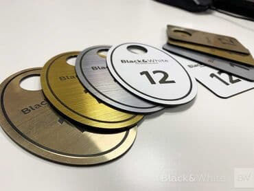 широкоформатная печать бишкек: Изготовление брелков с номером любого размера формы и с любыми — 3