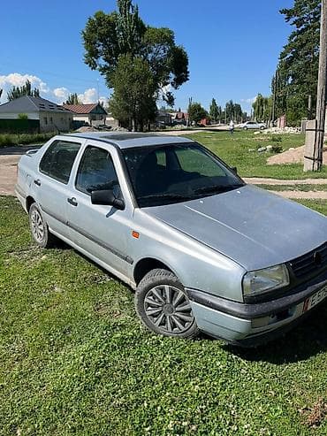 Унаа: Volkswagen Vento: 1993 г., 1.8 л, Кол менен иштөөчү, Бензин, Седан — 3