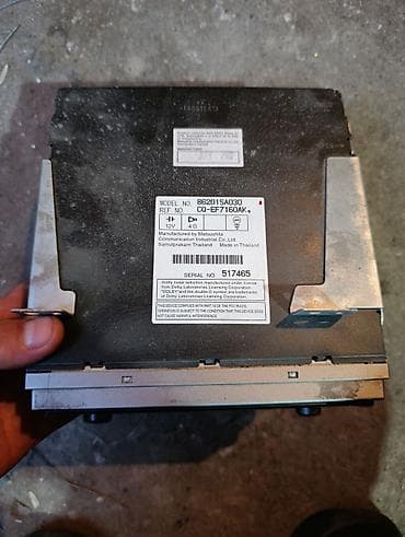 Штатная магнитола Subaru с 6‑дисковым CD‑чейнджером и кассетной декой