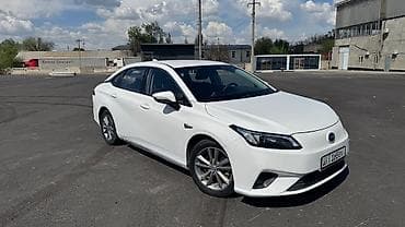 GAC Aion S, белый седан C‑класса на электроприводе. Кузов и дизайн: -