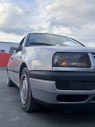 vento капот: Volkswagen Vento: 1997 г., 1.8 л, Механика, Бензин, Седан — 3