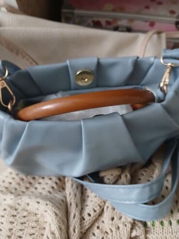 распродажа брендовых сумок: Продам Сумочки классные!! Цвета: белый и голубой Отличный вариант на — 7
