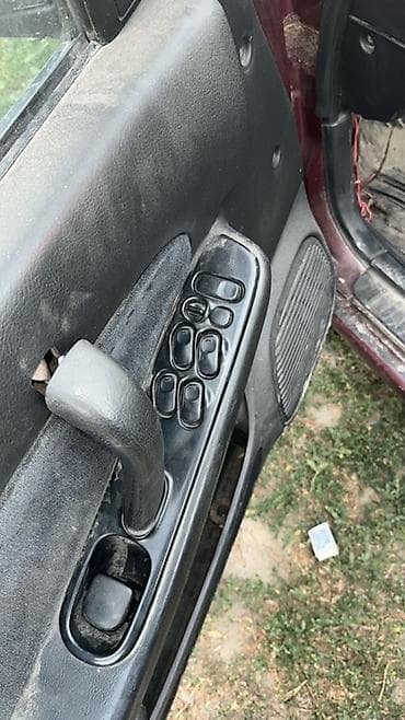Унаа: Nissan Maxima: 1990 г., 3 л, Кол менен иштөөчү, Бензин, Седан — 5