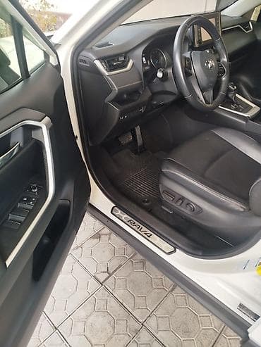 Toyota RAV4: 2021 г., 2.5 л, Автомат, Гибрид, Кроссовер